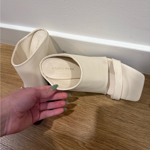 Elegant Cream Wedge Sandals - Picture 3 of 7